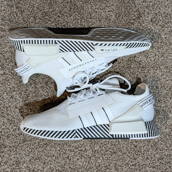 Adidas NMD R1 V2 Men's Size 11 Dazzle Camo Cloud White Shoes - Picture 2 of 8